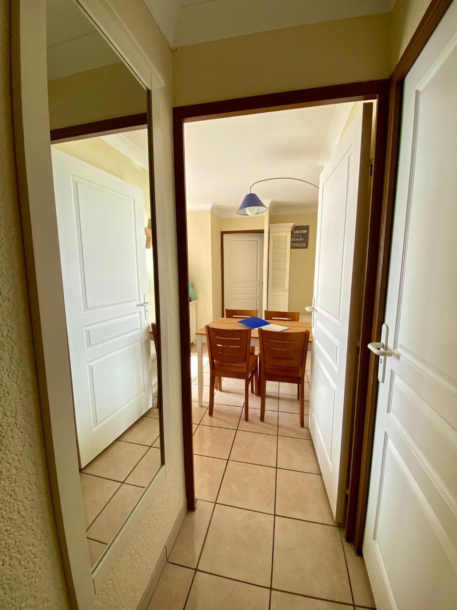Bleu Marine: Oceanfront Balcony With Pool Apartment Lacanau